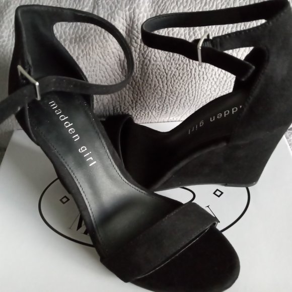 Shoes - Picture 5 of 5